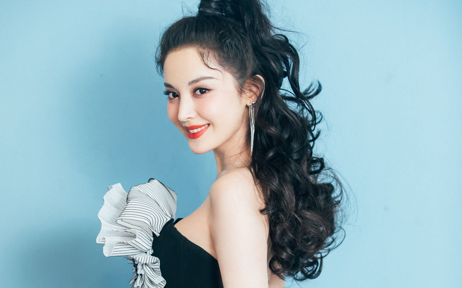 《2025英雄联盟全球总决赛，强者争锋，一触即发》，英雄联盟2020全球总决赛开幕